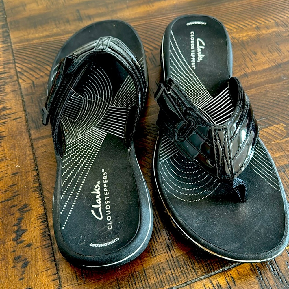 clark flip flops patent leather adjustable velcro strap.